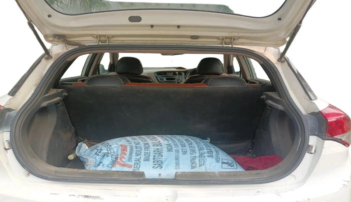 2016 Hyundai Elite i20 SPORTZ 1.4 CRDI, Diesel, Manual, 1,79,547 km, exterior