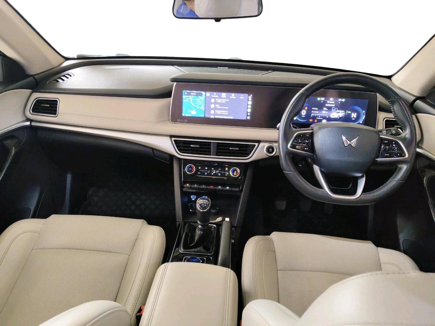 2021 Mahindra XUV700 AX 7 P MT 7 STR, Petrol, Manual, 54,944 km, interior