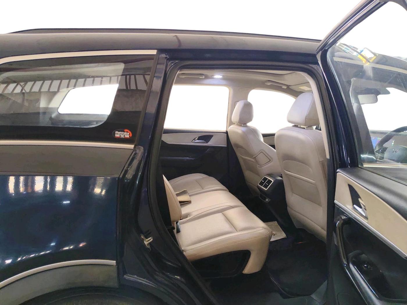 2021 Mahindra XUV700 AX 7 P MT 7 STR, Petrol, Manual, 54,944 km, interior