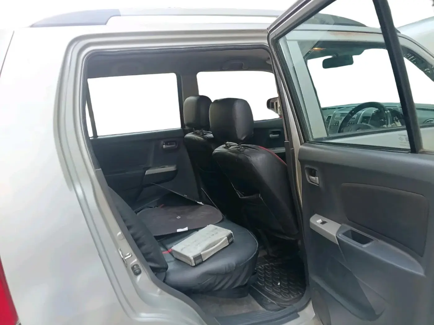 2011 Maruti Wagon R 1.0 VXI, Petrol, Manual, 1,42,521 km, interior