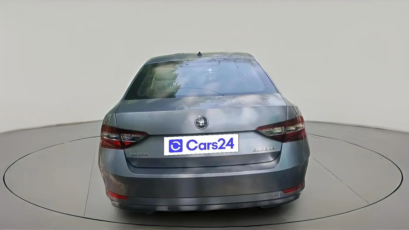 2017 Skoda Superb L&K 1.8 TSI AT, Petrol, Automatic, 1,38,688 km, exterior