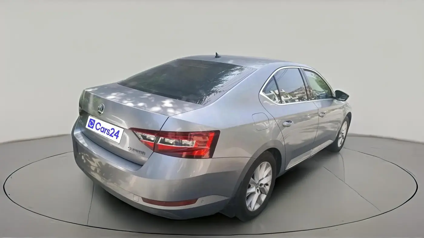 2017 Skoda Superb L&K 1.8 TSI AT, Petrol, Automatic, 1,38,688 km, exterior