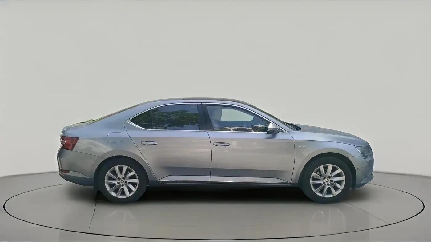 2017 Skoda Superb L&K 1.8 TSI AT, Petrol, Automatic, 1,38,688 km, exterior