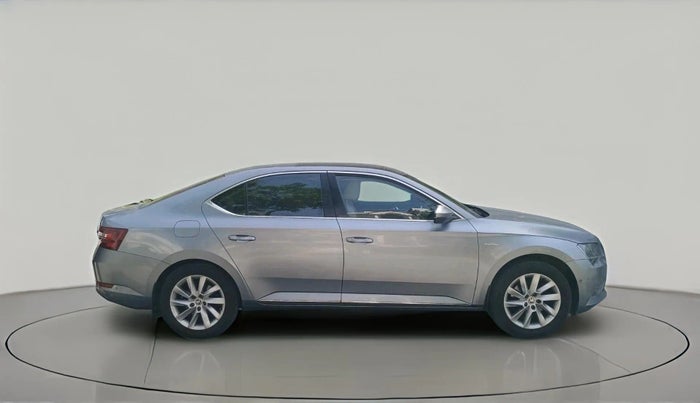 2017 Skoda Superb L&K 1.8 TSI AT, Petrol, Automatic, 1,38,688 km, exterior