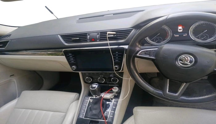 2017 Skoda Superb L&K 1.8 TSI AT, Petrol, Automatic, 1,38,688 km, interior