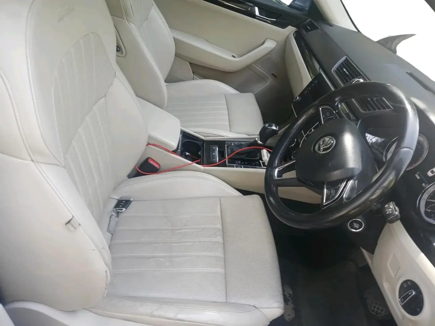 2017 Skoda Superb L&K 1.8 TSI AT, Petrol, Automatic, 1,38,688 km, interior
