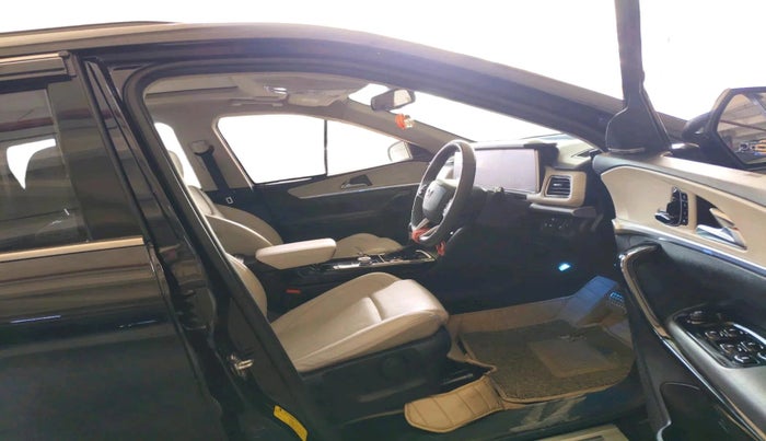 2024 Mahindra XUV700 AX 7 LUXURY D AWD AT 7 STR, Diesel, Automatic, 37,031 km, interior