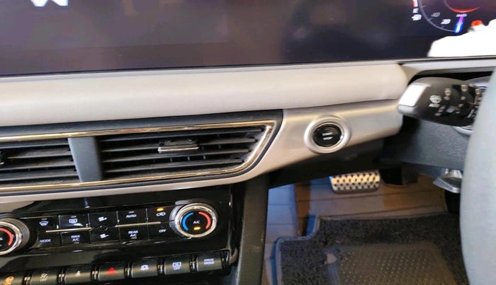 2024 Mahindra XUV700 AX 7 LUXURY D AWD AT 7 STR, Diesel, Automatic, 37,031 km, interior