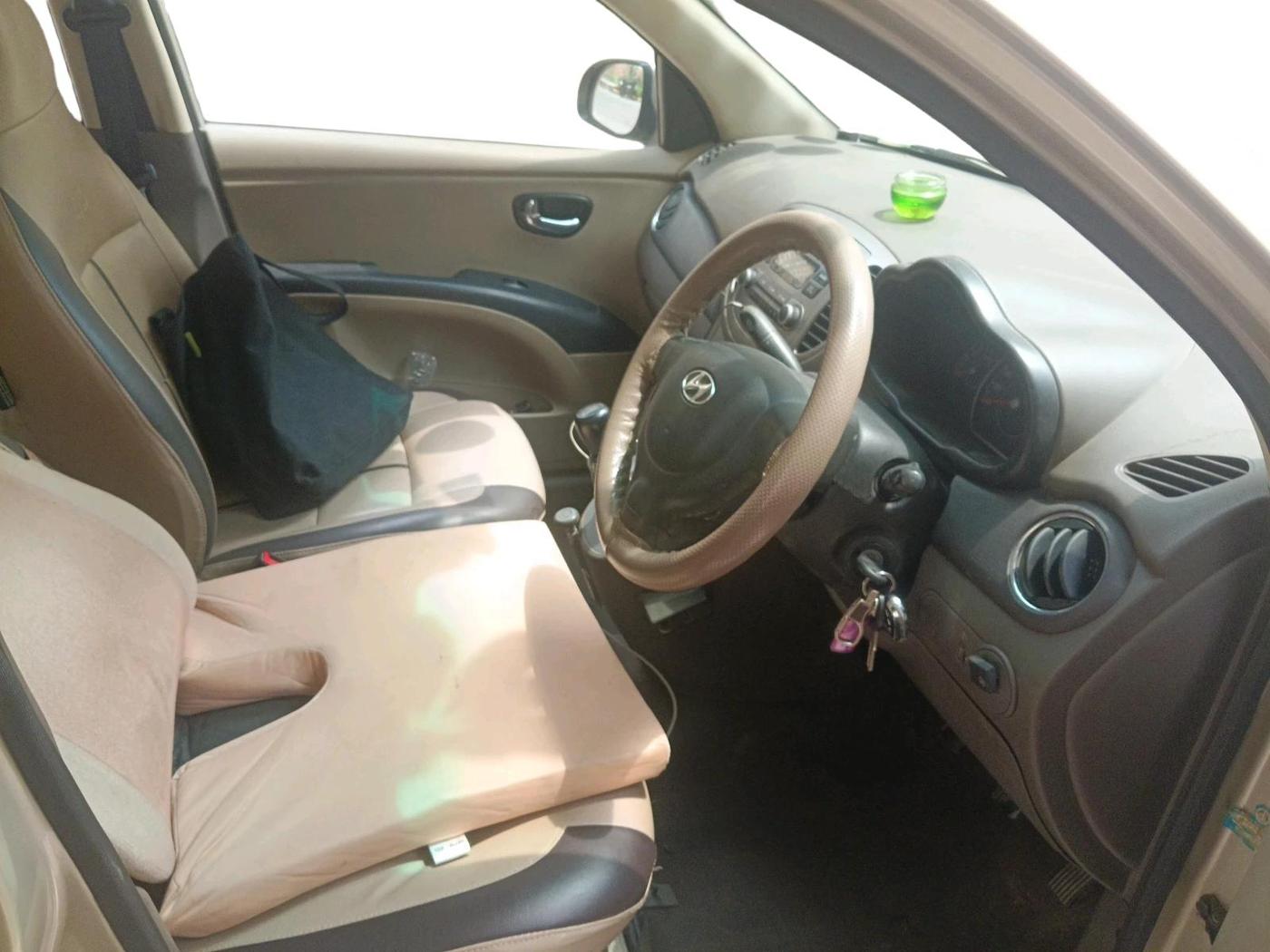 2011 Hyundai i10 MAGNA 1.2, CNG, Manual, 1,08,791 km, interior