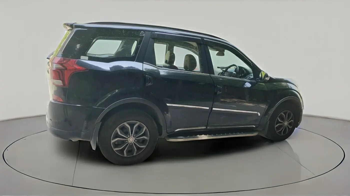 2020 Mahindra XUV500 W7, Diesel, Manual, 1,09,200 km, exterior