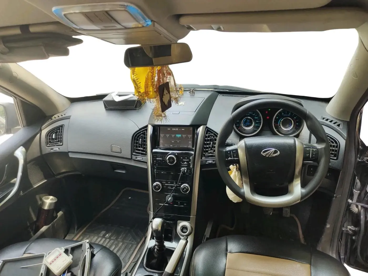 2020 Mahindra XUV500 W7, Diesel, Manual, 1,09,200 km, interior