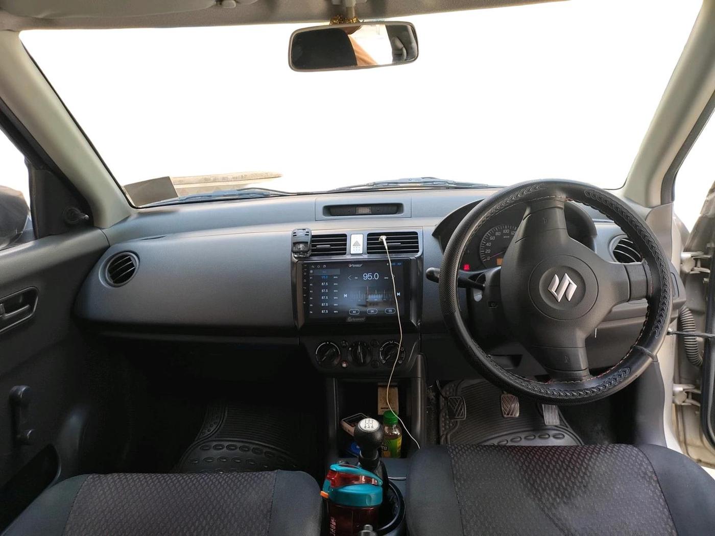 2011 Maruti Swift LXI, Petrol, Manual, 1,44,251 km, interior