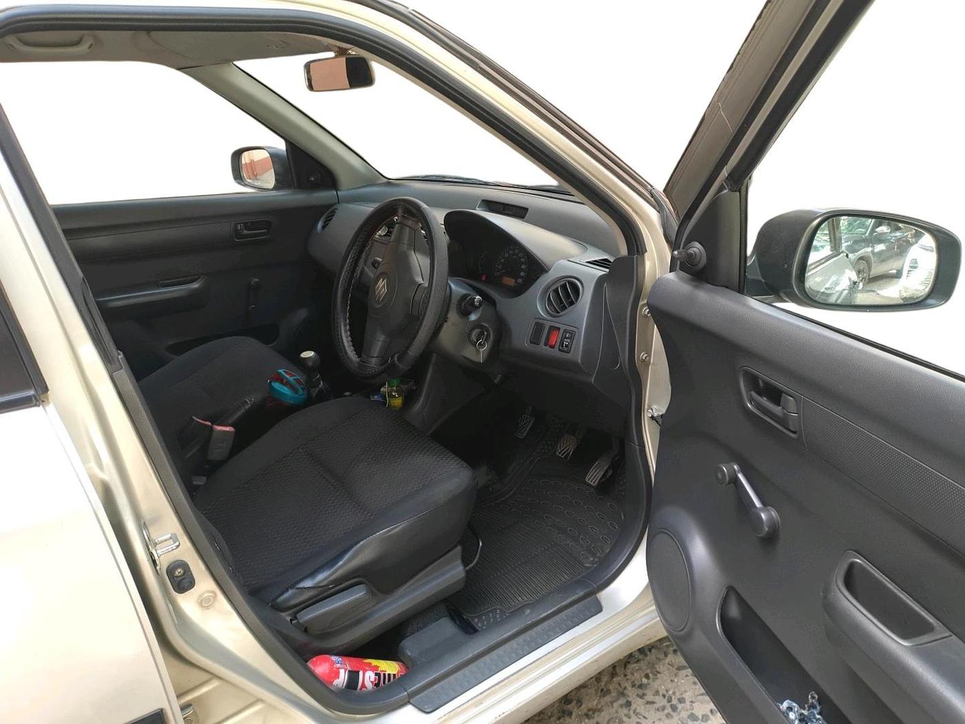 2011 Maruti Swift LXI, Petrol, Manual, 1,44,251 km, interior