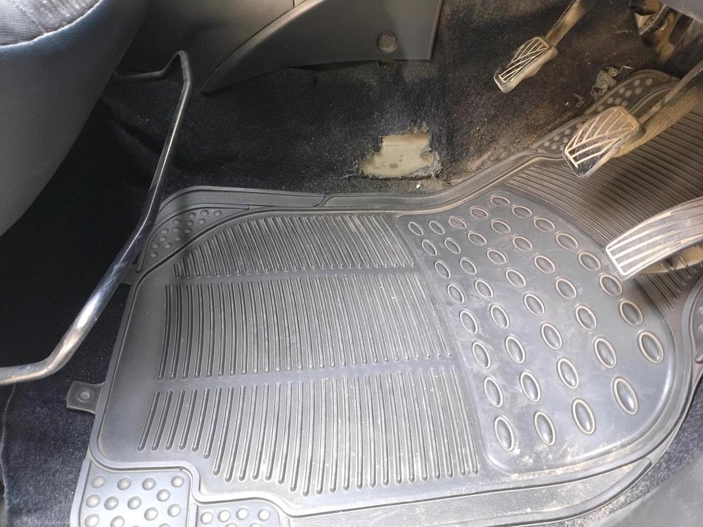 2011 Maruti Swift LXI, Petrol, Manual, 1,44,251 km, interior