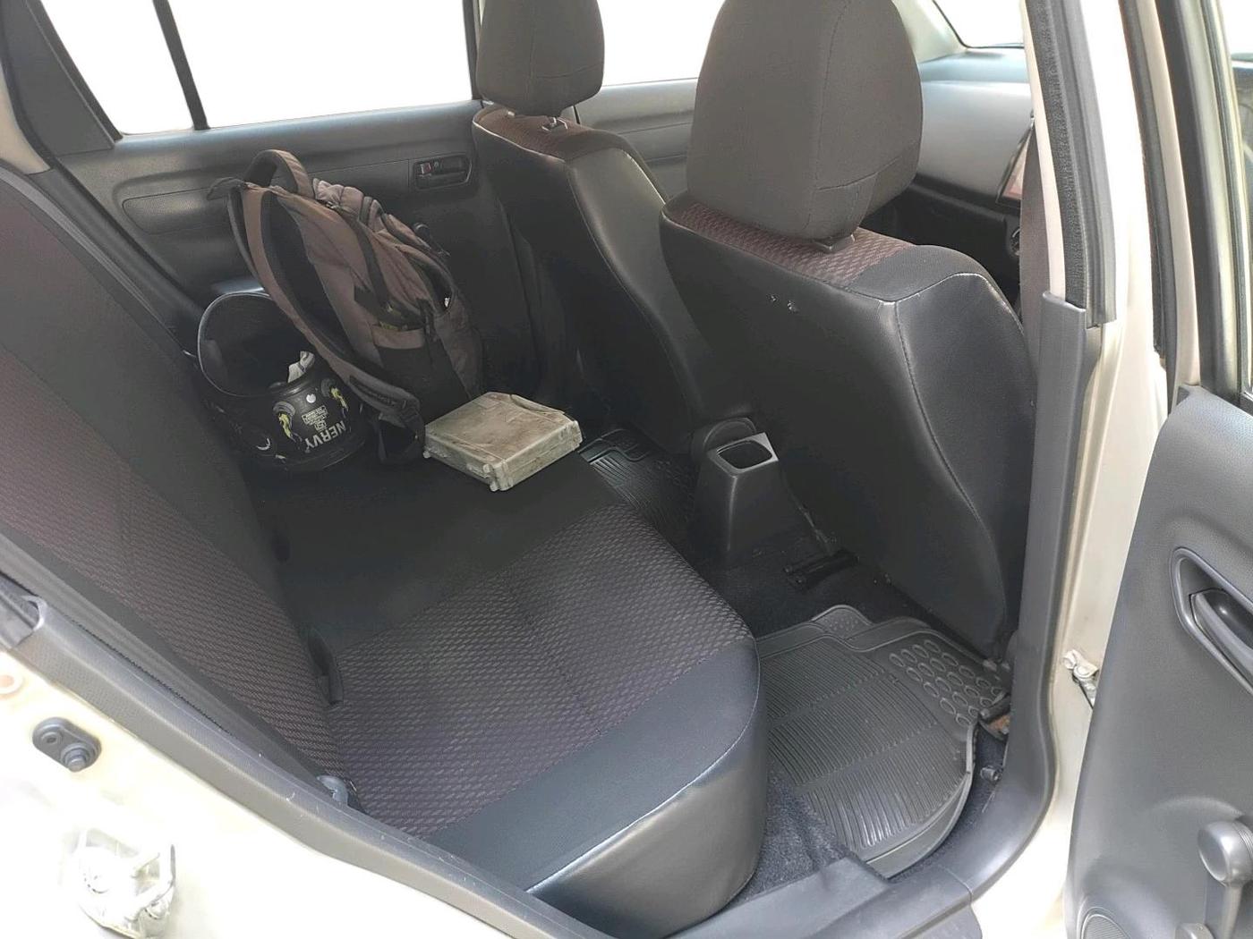 2011 Maruti Swift LXI, Petrol, Manual, 1,44,251 km, interior