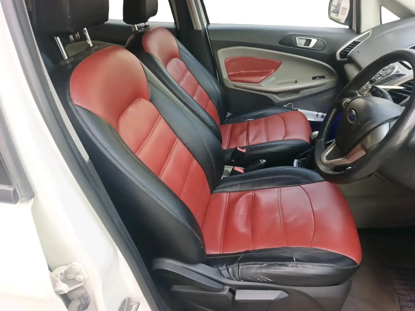 2017 Ford Ecosport TITANIUM 1.5L DIESEL, Diesel, Manual, 1,41,919 km, interior
