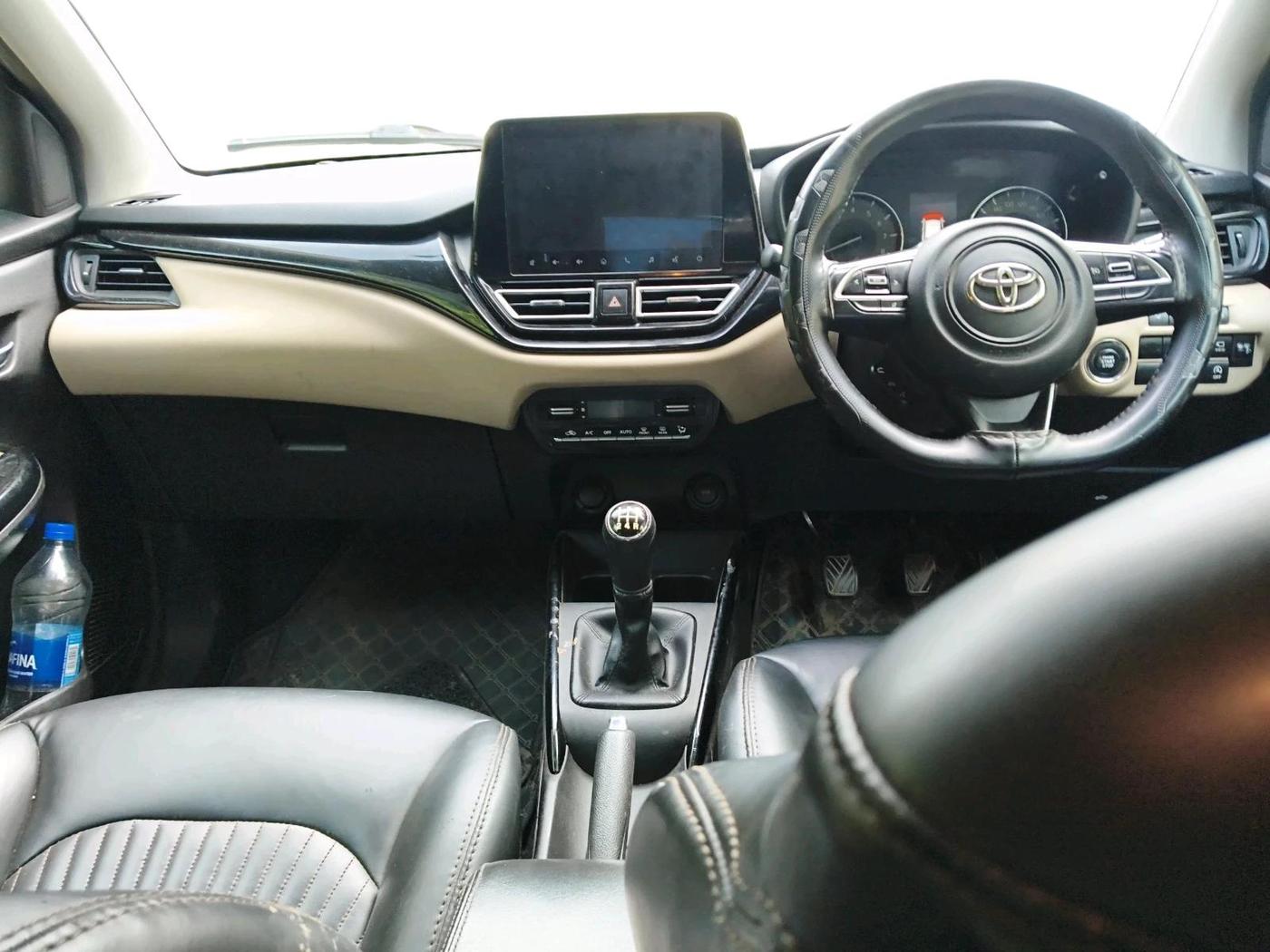 2022 Toyota Glanza V, Petrol, Manual, 44,400 km, interior