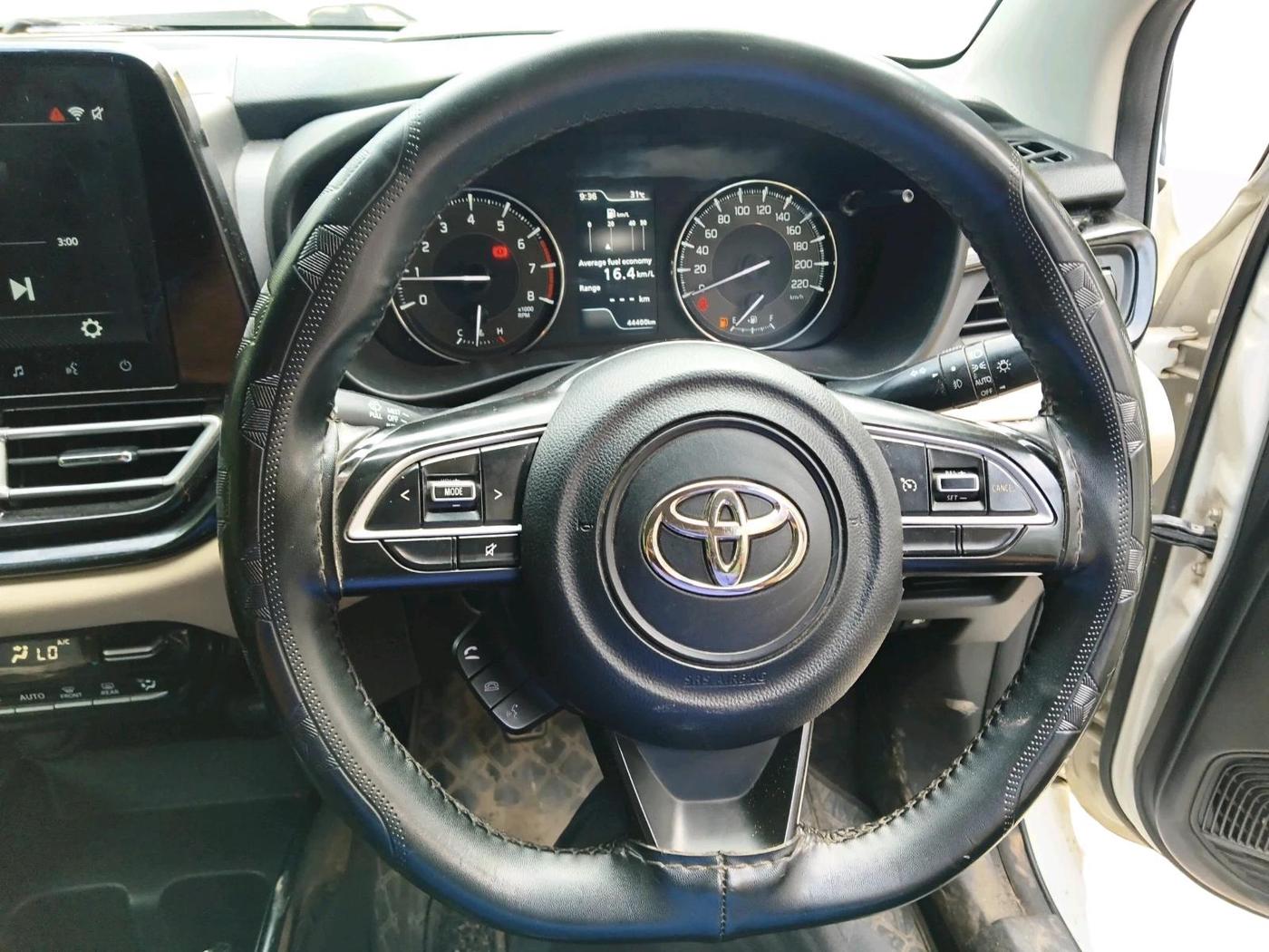 2022 Toyota Glanza V, Petrol, Manual, 44,400 km, interior