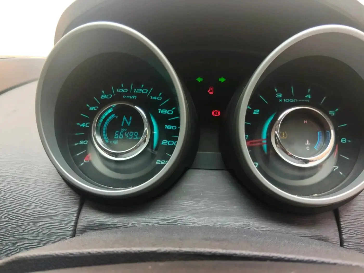 2017 Mahindra XUV500 W10 AT 1.99, Diesel, Automatic, 66,499 km, interior