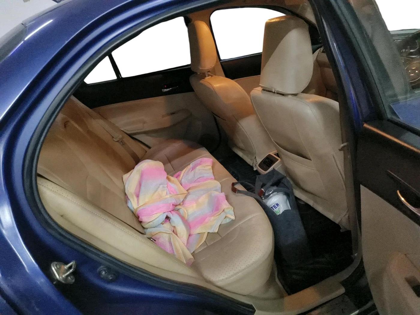 2019 Maruti Dzire VXI AMT, CNG, Automatic, 1,04,706 km, interior