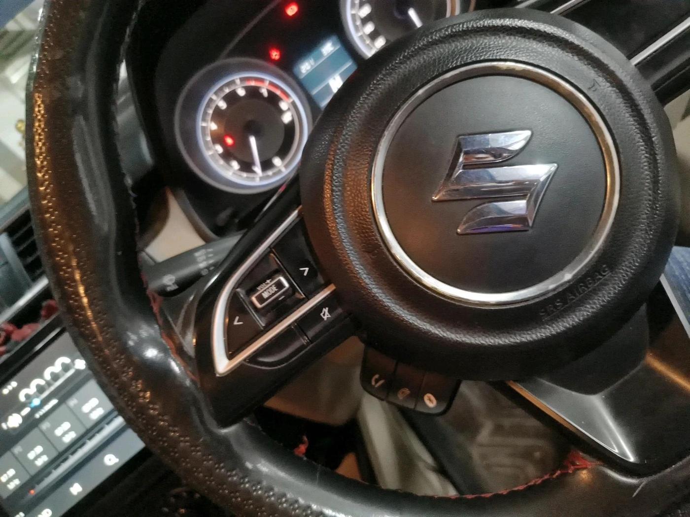 2019 Maruti Dzire VXI AMT, CNG, Automatic, 1,04,706 km, interior
