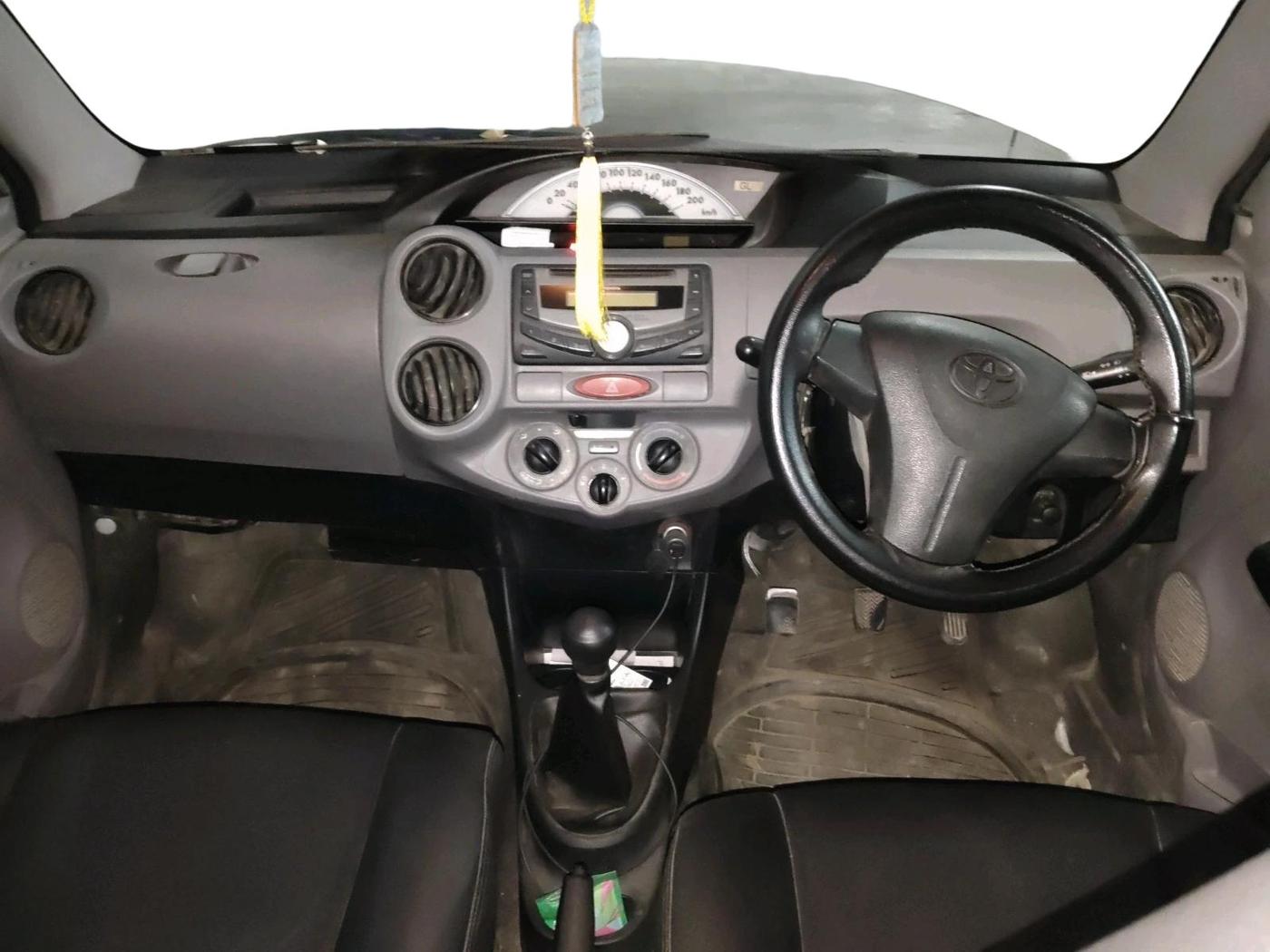 2011 Toyota Etios Liva G, Petrol, Manual, 1,13,869 km, interior