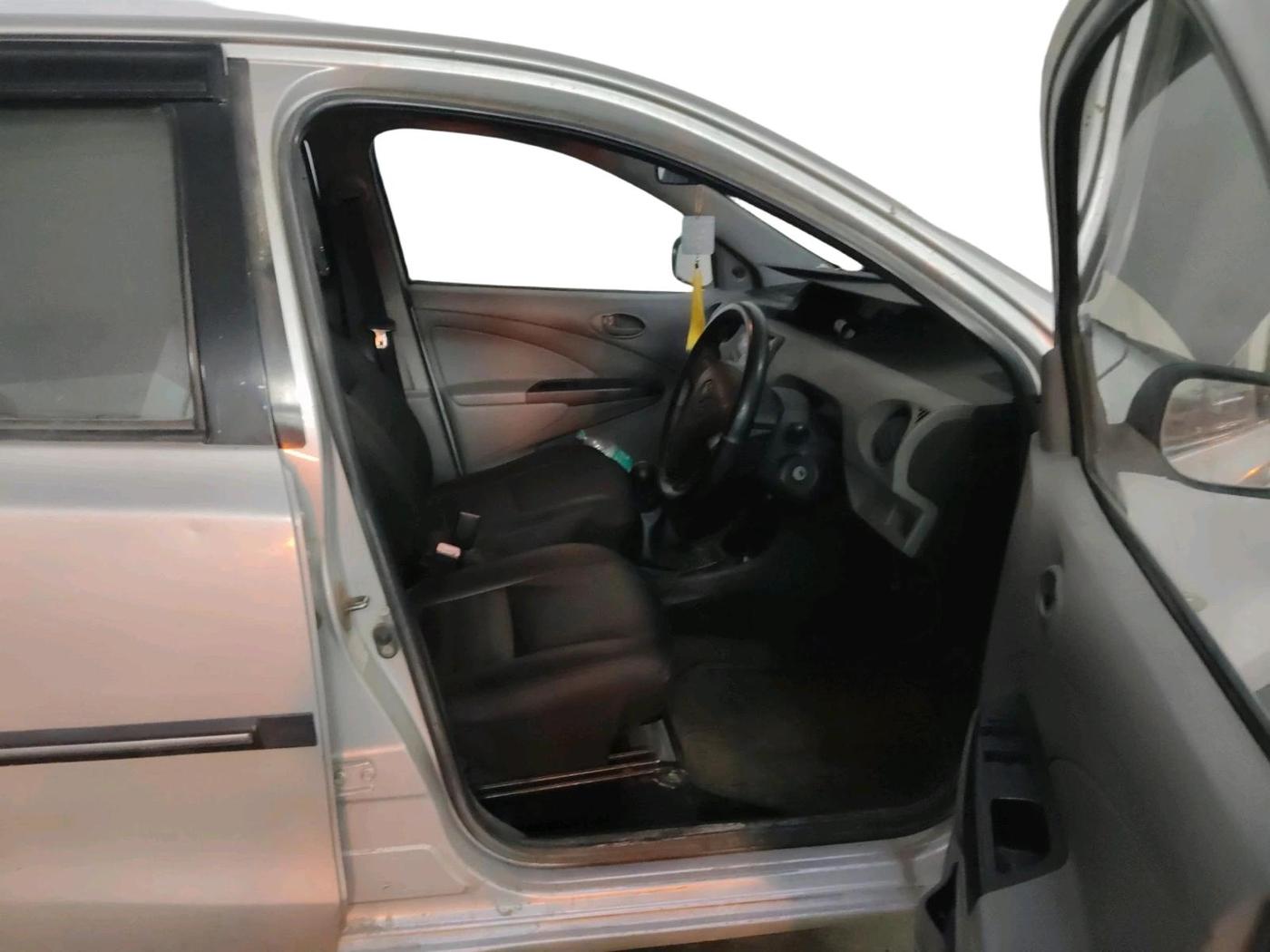 2011 Toyota Etios Liva G, Petrol, Manual, 1,13,869 km, interior