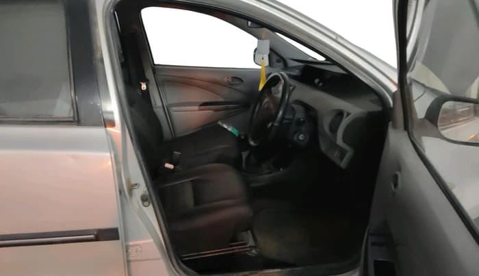 2011 Toyota Etios Liva G, Petrol, Manual, 1,13,869 km, interior