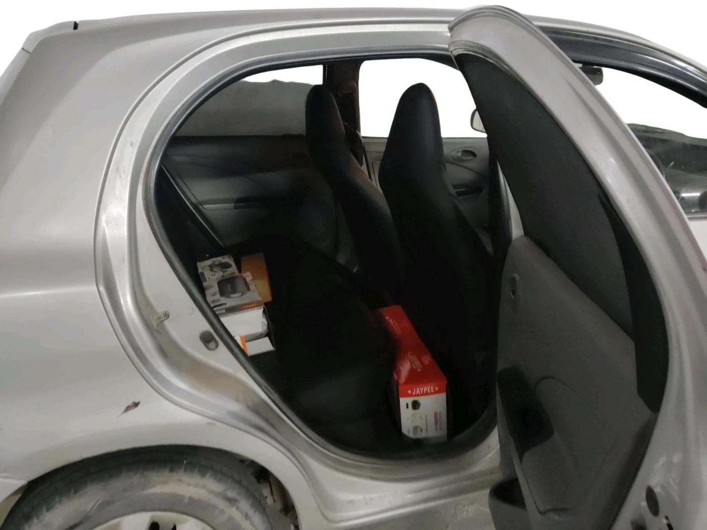 2011 Toyota Etios Liva G, Petrol, Manual, 1,13,869 km, interior