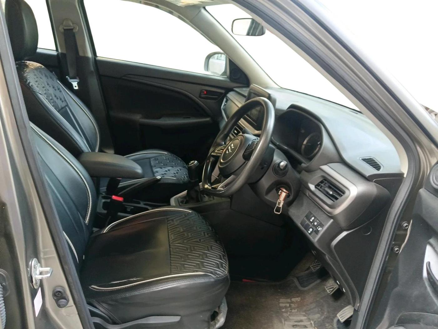 2022 Maruti BREZZA VXI SMART HYBRID, Petrol, Manual, 74,108 km, interior