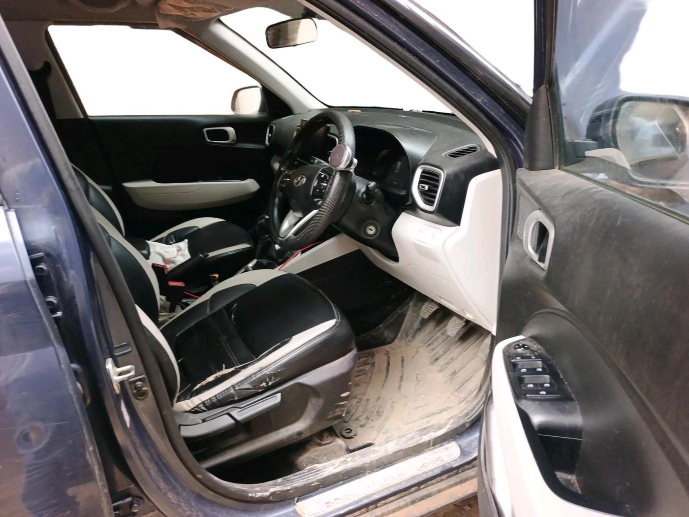 2022 Hyundai VENUE S(O) 1.2, Petrol, Manual, 54,636 km, interior