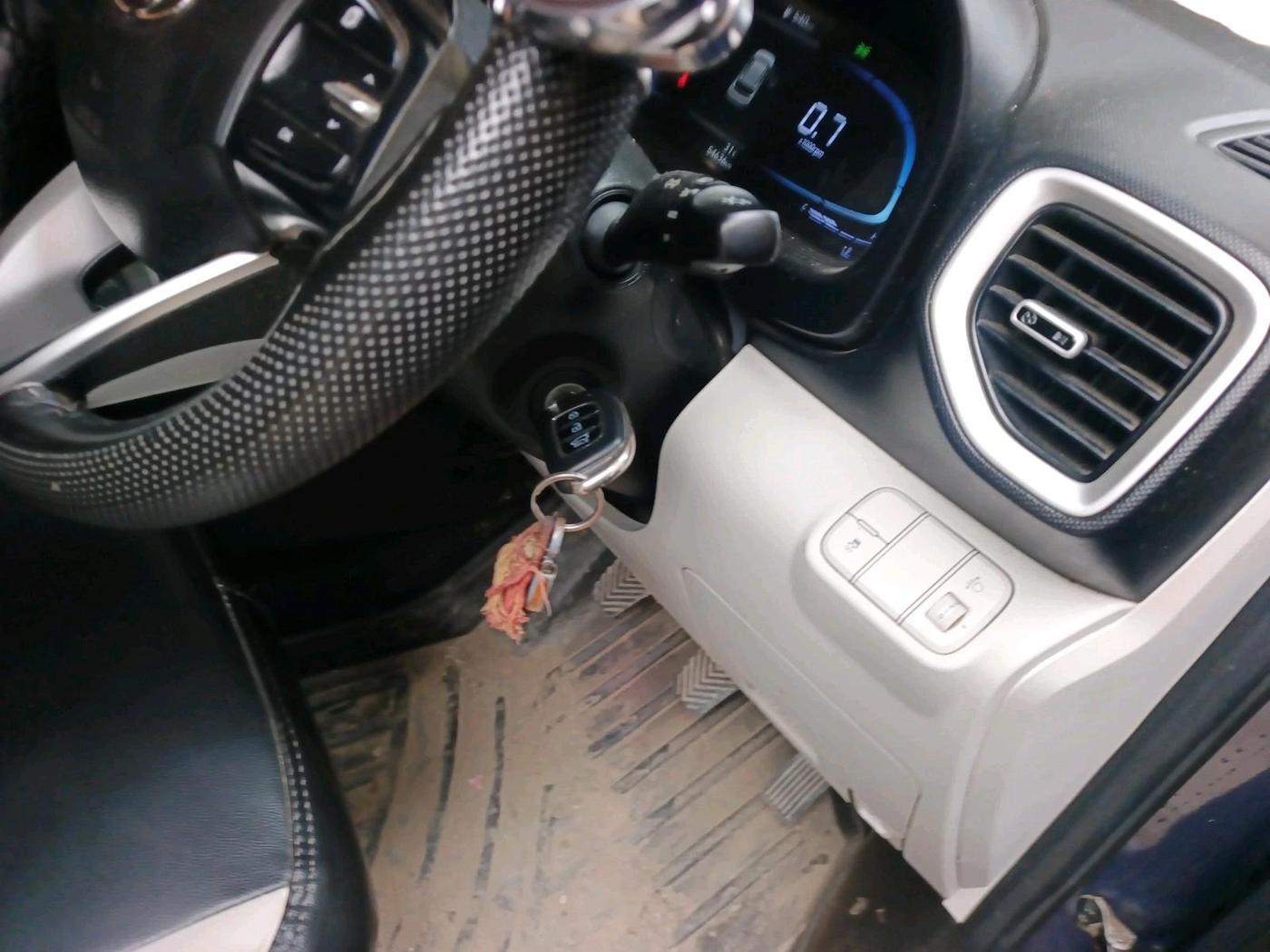2022 Hyundai VENUE S(O) 1.2, Petrol, Manual, 54,636 km, interior