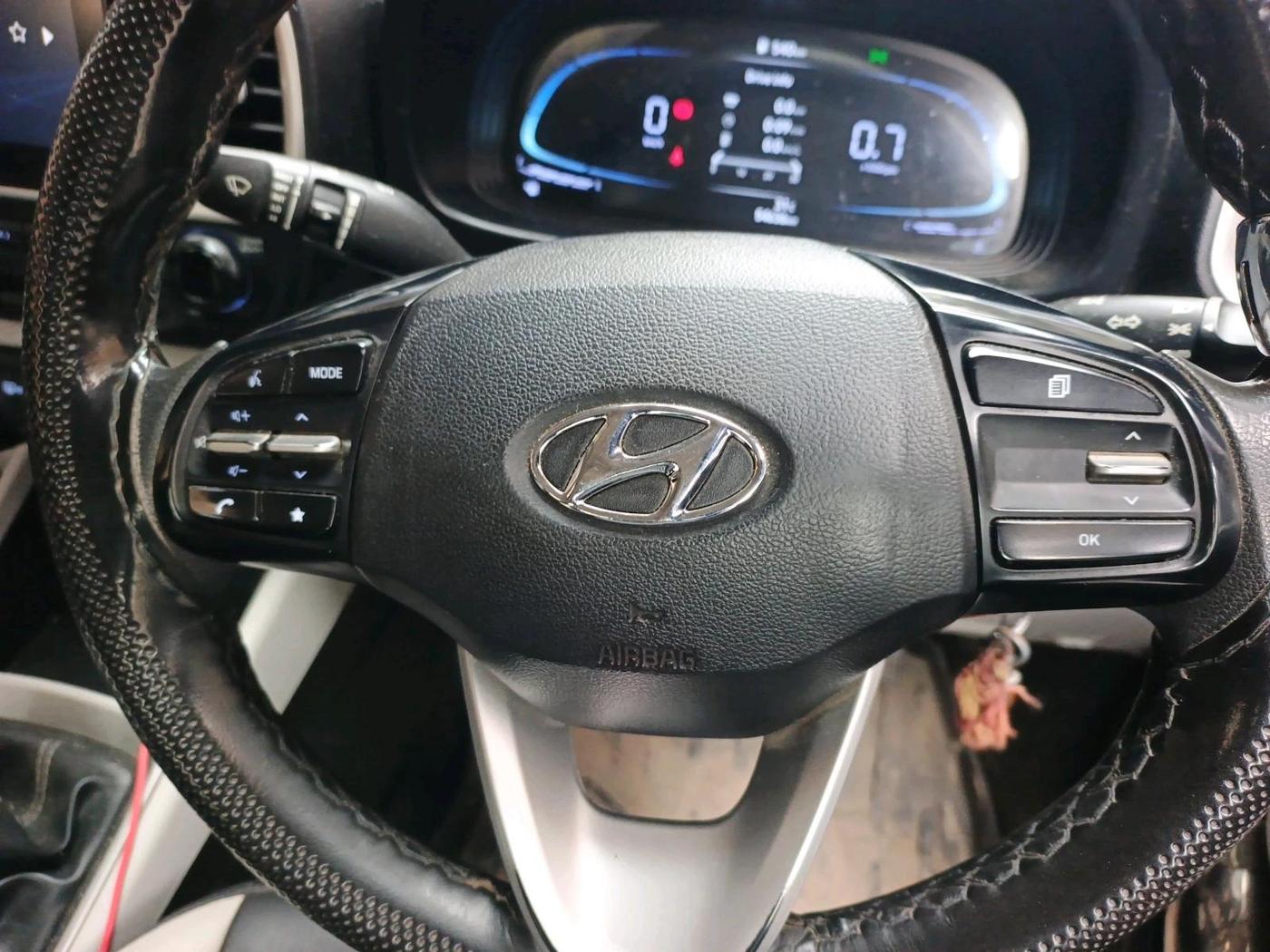2022 Hyundai VENUE S(O) 1.2, Petrol, Manual, 54,636 km, interior