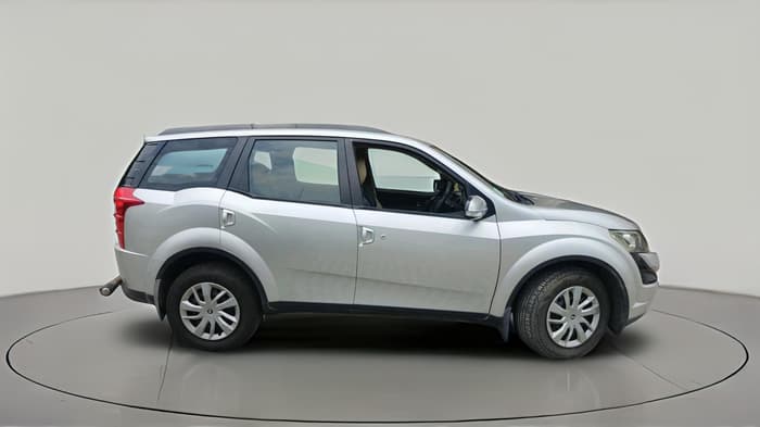 2017 Mahindra XUV500 W6 AT, Diesel, Automatic, 69,123 km, exterior