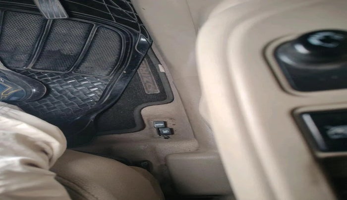 2017 Maruti Dzire VXI AMT, Petrol, Automatic, 1,21,457 km, interior