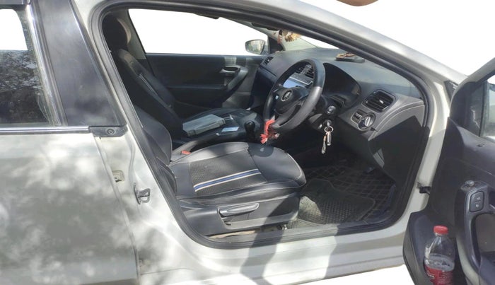 2015 Volkswagen Polo COMFORTLINE 1.2L, Petrol, Manual, 1,40,635 km, interior