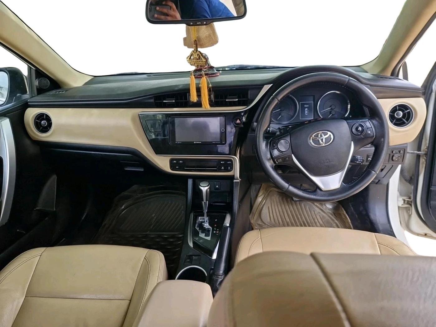 2017 Toyota Corolla Altis VL CVT PETROL, Petrol, Automatic, 1,02,751 km, interior