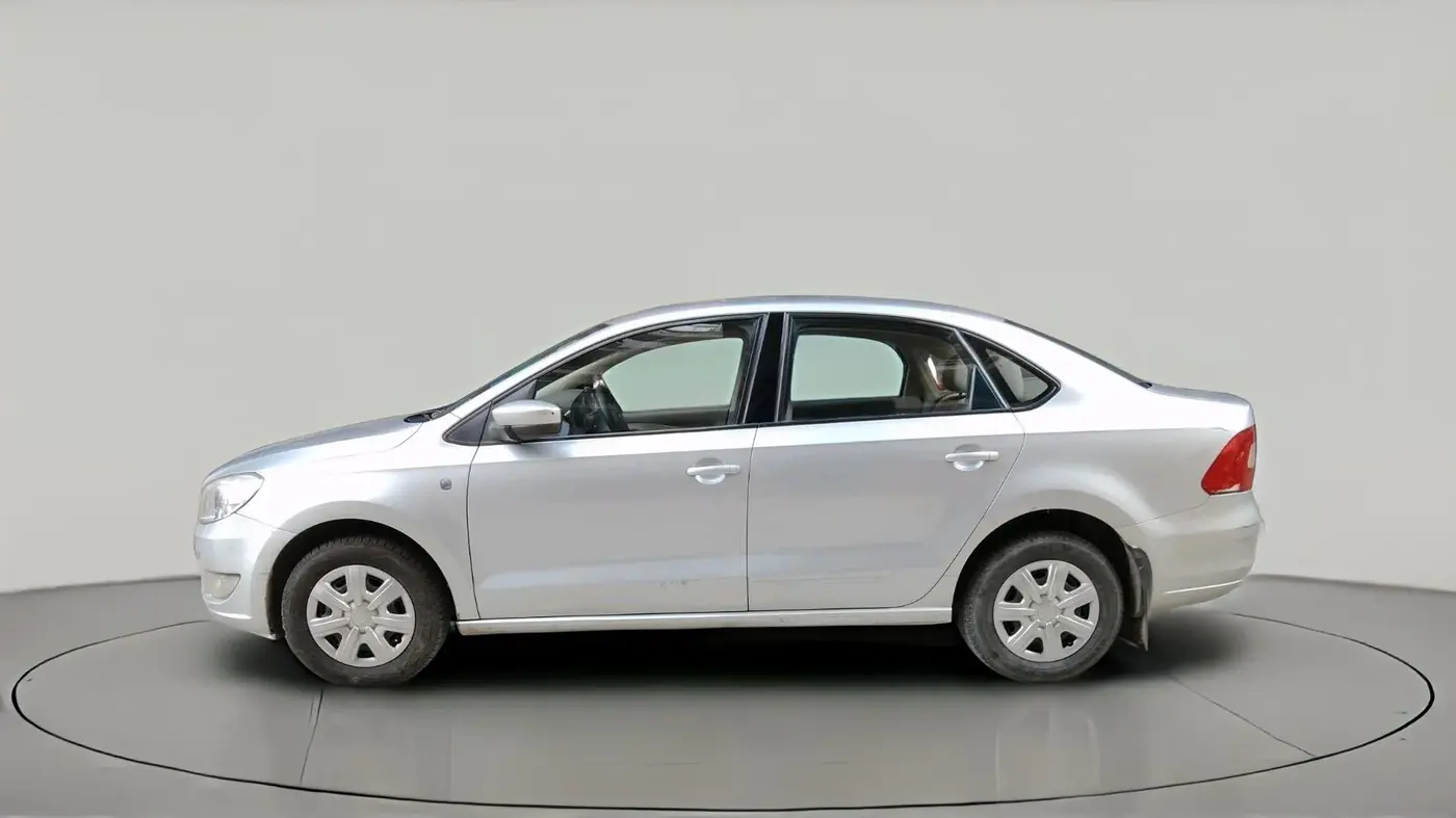 2011 Skoda Rapid AMBITION 1.6 MPI MT, Petrol, Manual, 63,000 km, exterior