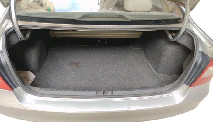 2011 Skoda Rapid AMBITION 1.6 MPI MT, Petrol, Manual, 62,790 km, exterior