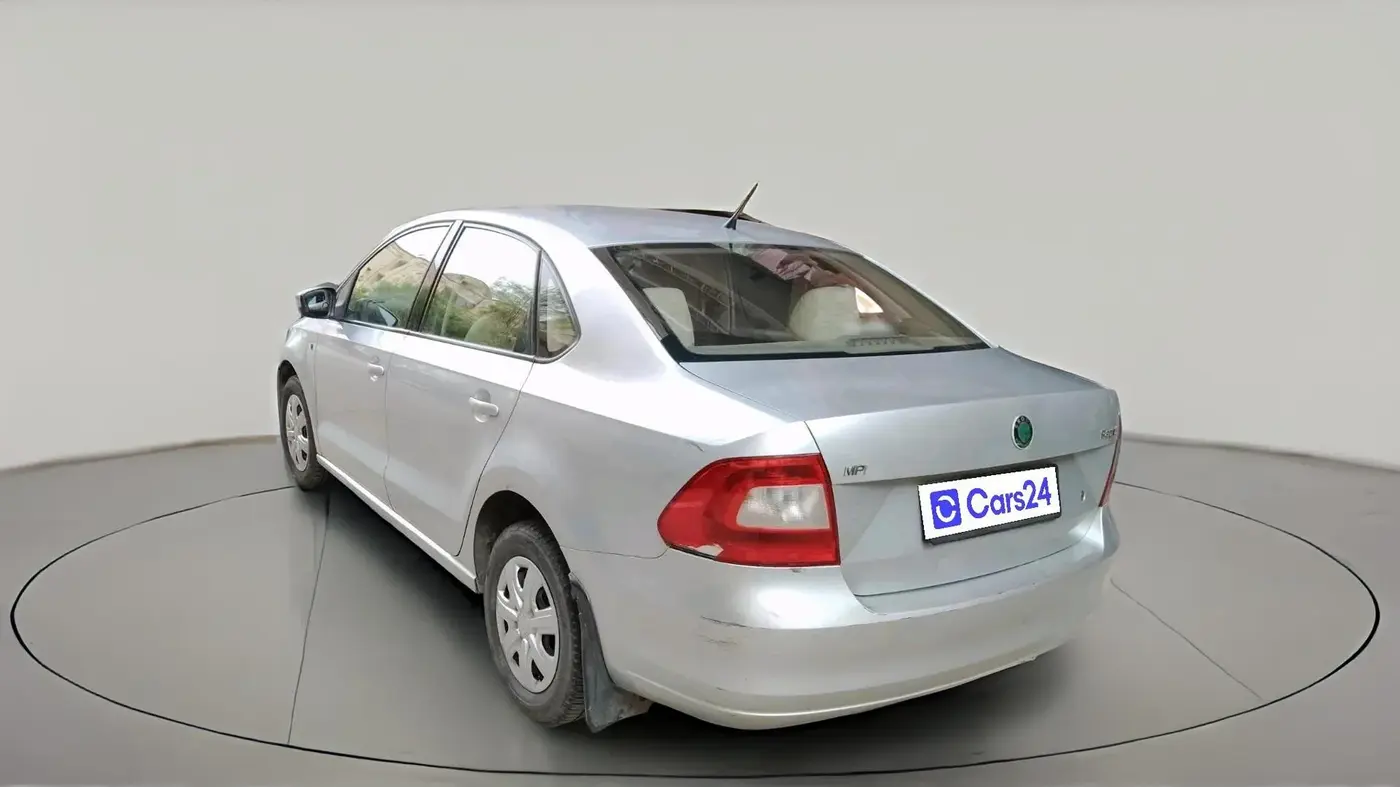 2011 Skoda Rapid AMBITION 1.6 MPI MT, Petrol, Manual, 63,000 km, exterior