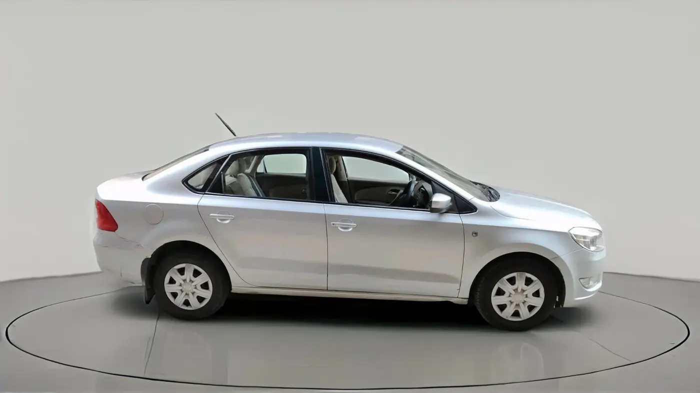 2011 Skoda Rapid AMBITION 1.6 MPI MT, Petrol, Manual, 63,000 km, exterior