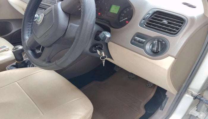 2011 Skoda Rapid AMBITION 1.6 MPI MT, Petrol, Manual, 62,790 km, interior