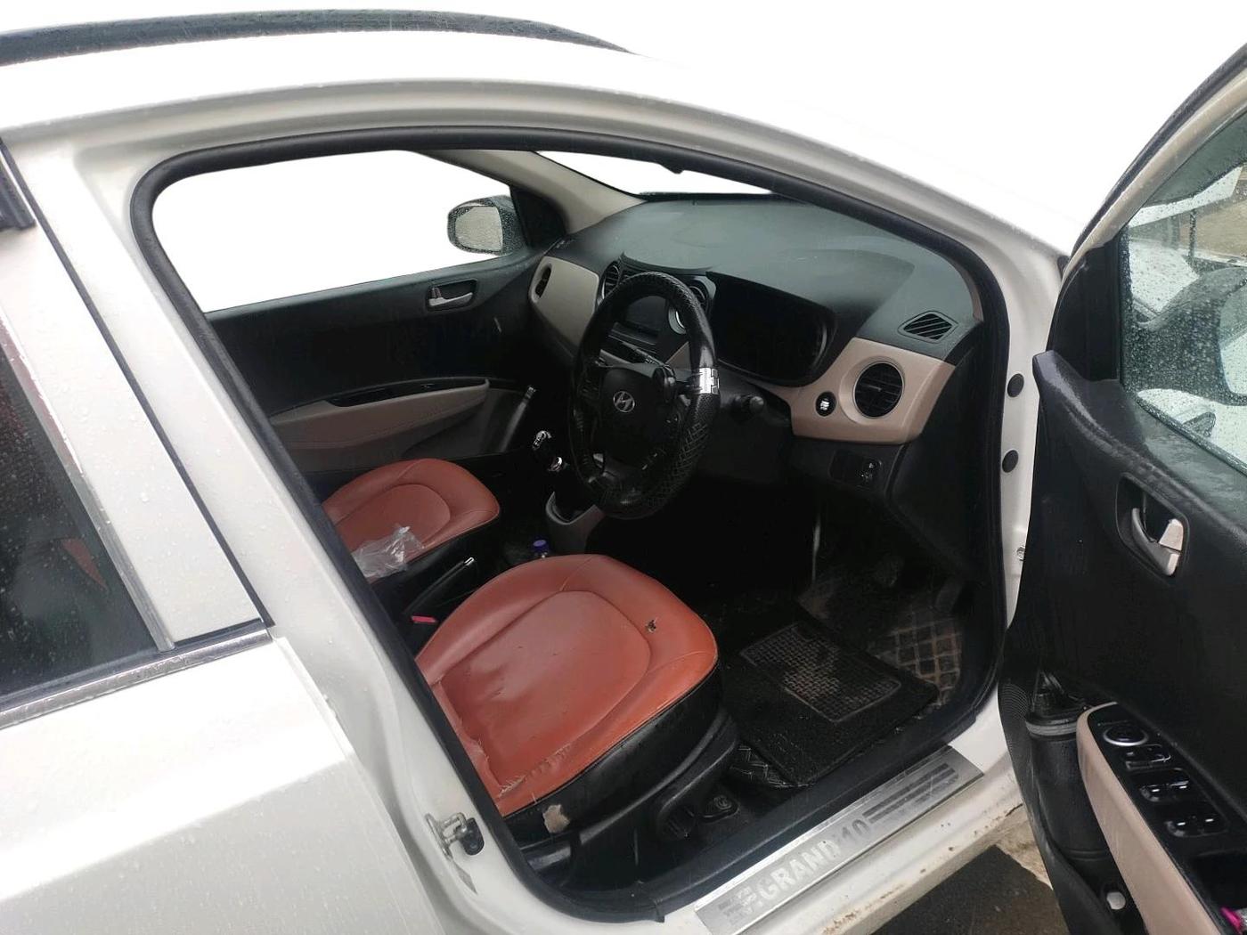 2014 Hyundai i10 ASTA 1.2, Petrol, Manual, 1,02,238 km, interior