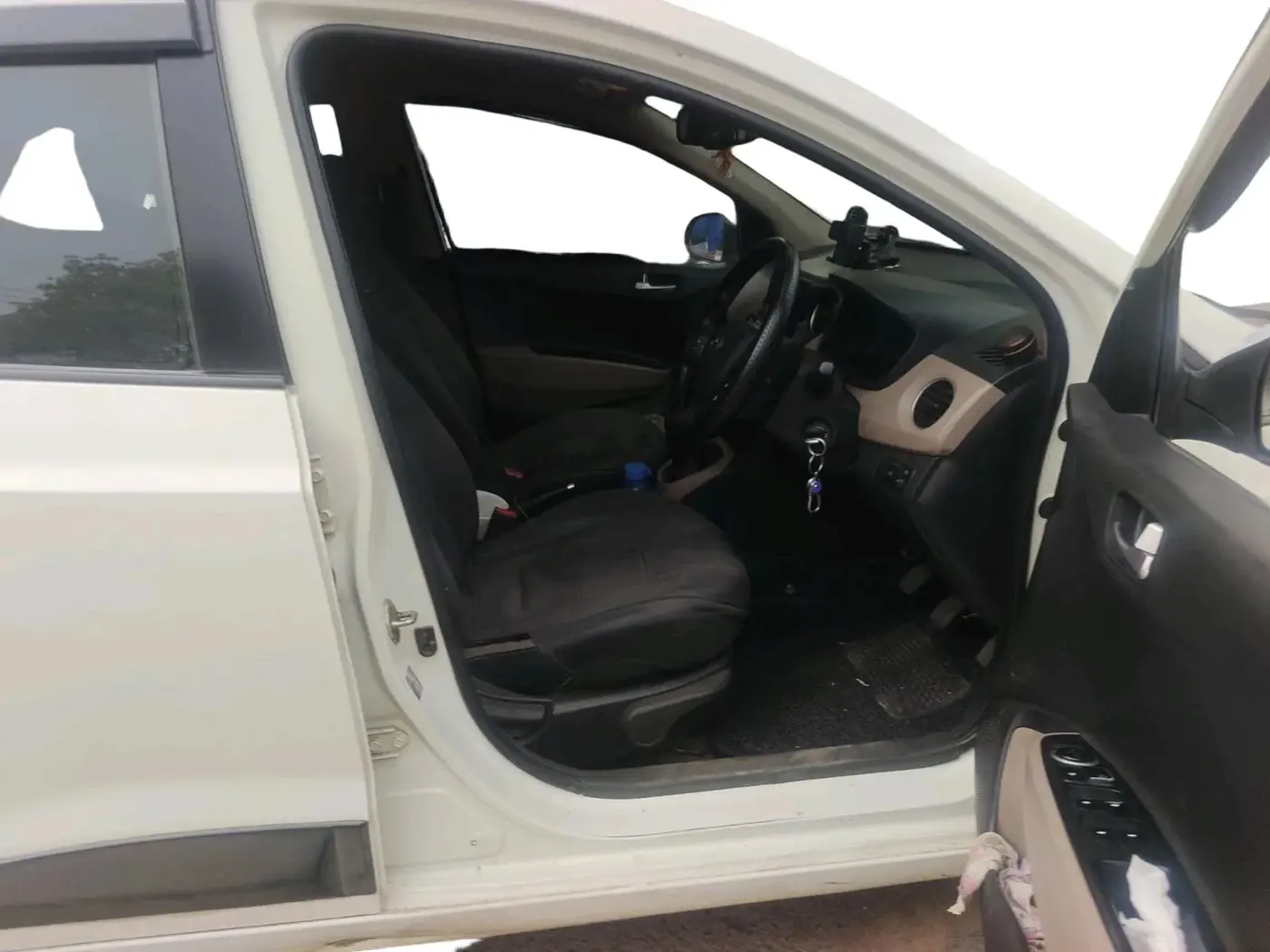 2016 Hyundai Xcent SX 1.2, CNG, Manual, 1,18,938 km, interior