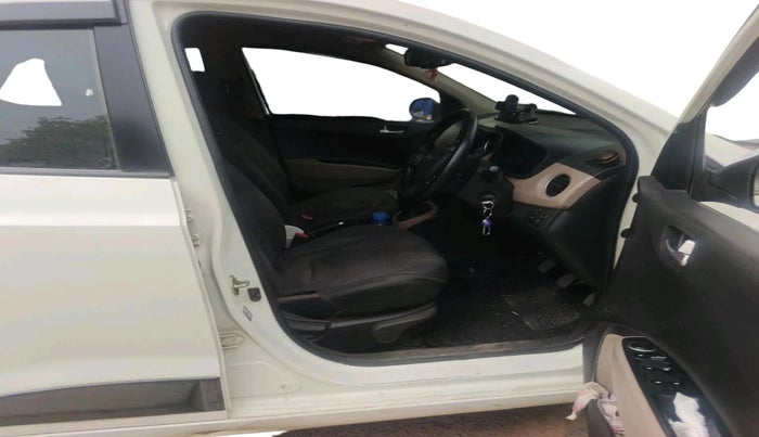 2016 Hyundai Xcent SX 1.2, CNG, Manual, 1,18,938 km, interior