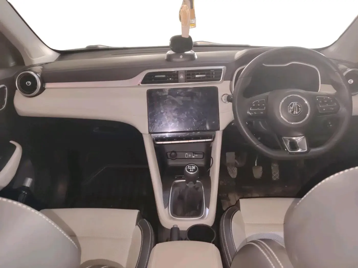 2024 MG ASTOR  Sharp Pro 1.5 MT (Ivory), Petrol, Manual, 22,000 km, interior