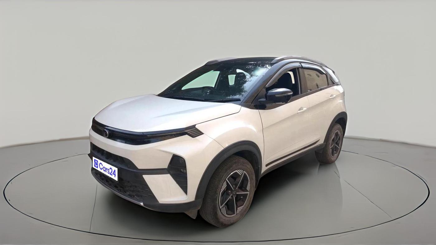 2024 Tata NEXON FEARLESS + SUNROOF AMT DUAL TONE 1.5 DIESEL, Diesel, Automatic, 19,337 km, exterior