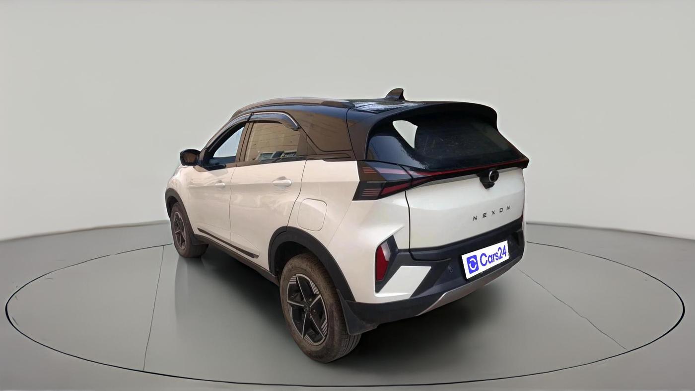 2024 Tata NEXON FEARLESS + SUNROOF AMT DUAL TONE 1.5 DIESEL, Diesel, Automatic, 19,337 km, exterior