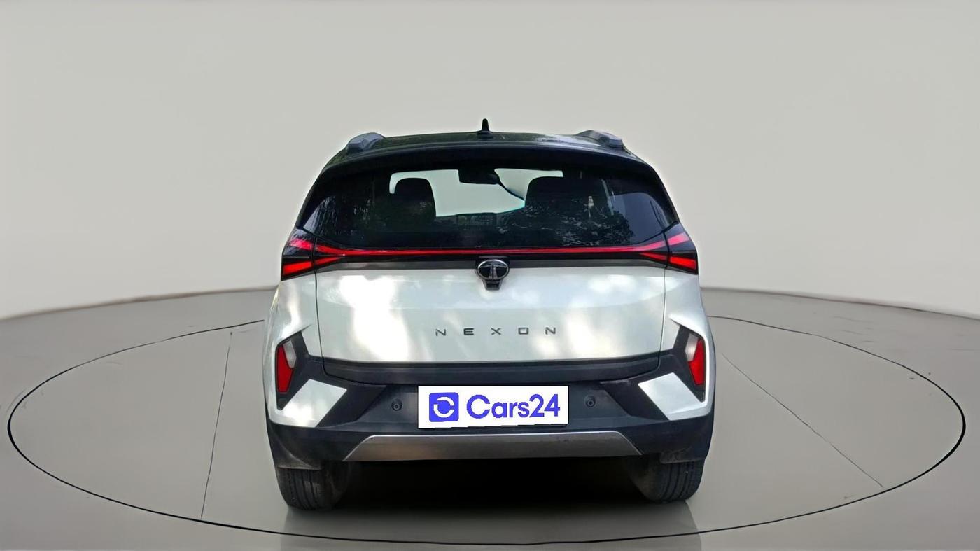 2024 Tata NEXON FEARLESS + SUNROOF AMT DUAL TONE 1.5 DIESEL, Diesel, Automatic, 19,337 km, exterior