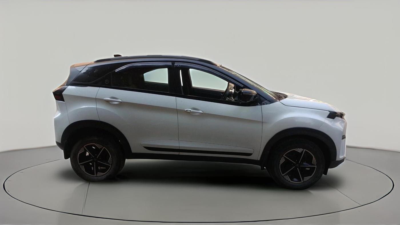 2024 Tata NEXON FEARLESS + SUNROOF AMT DUAL TONE 1.5 DIESEL, Diesel, Automatic, 19,337 km, exterior